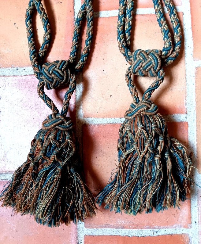  Pair Of Curtain Tiebacks With Luxurious Tassel Castle Trimmings 