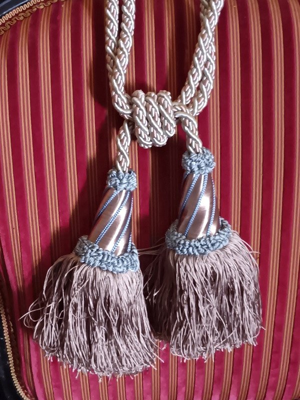 Belle Paire d'Embrases Embrasses De Rideaux En Passementerie à Reflets Satin Deux Pompons Gland-photo-1