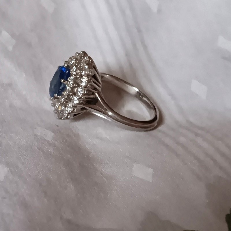 Ceylon Sapphire Ring And Double Row Of 32 Diamonds In 18 Carat White Gold-photo-2