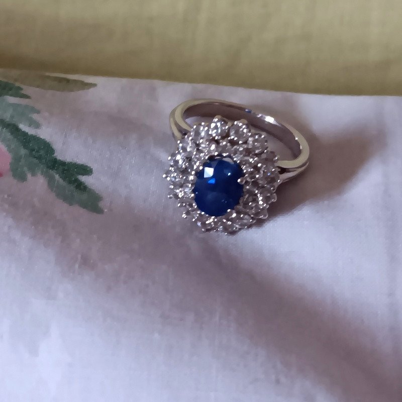 Ceylon Sapphire Ring And Double Row Of 32 Diamonds In 18 Carat White Gold-photo-2