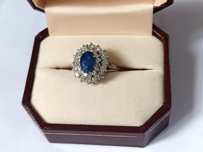 Ceylon Sapphire Ring And Double Row Of 32 Diamonds In 18 Carat White Gold-photo-4