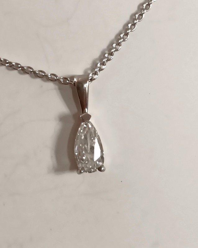Pendentif Diamant Taille Poire 1, 02 Carat Et Sa Chaîne En Or 18 Carats-photo-1