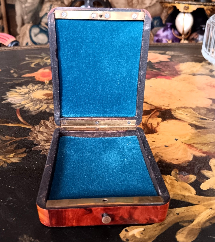 Ravissant Coffret à Médaille Ou Bijoux Marqueté En Loupe Et Bois De Rose Boite En Marqueterie-photo-2