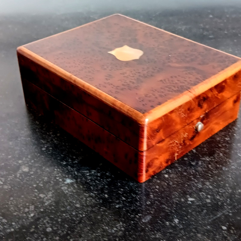 Ravissant Coffret à bijoux ou médaille loupe d'Amboine bois de rose nacre boite en marqueterie-photo-3