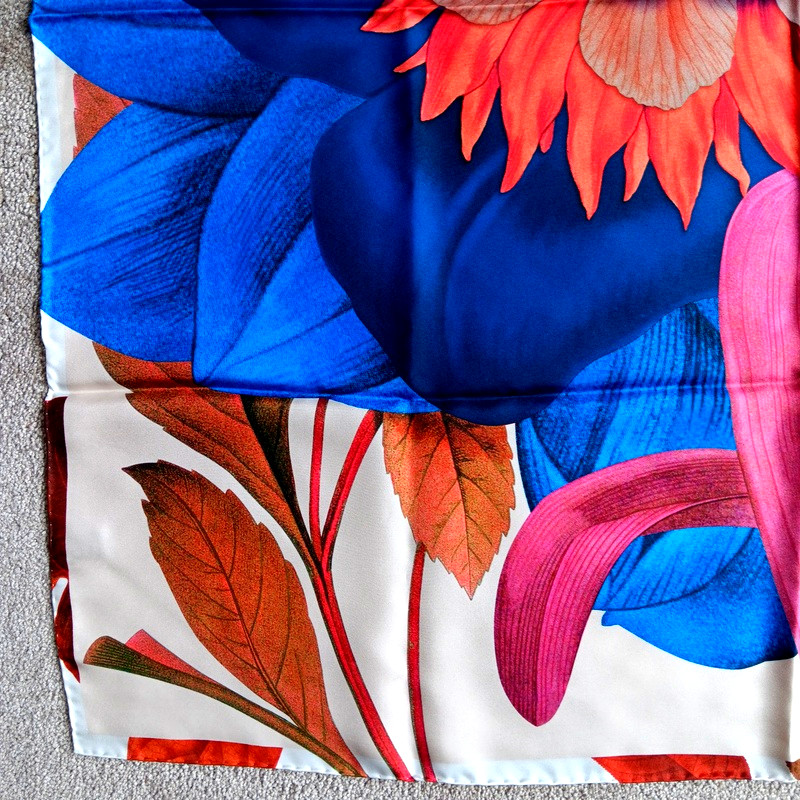 Christian Lacroix Big Flower Dahlia-photo-4