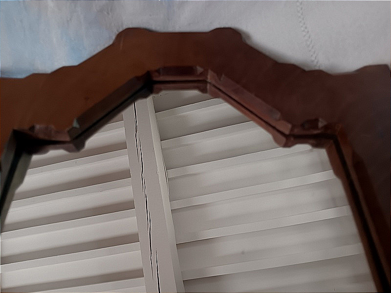 Petite glace miroir en bois à fronton-photo-1
