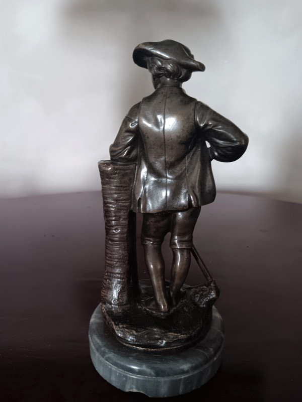 Le repos du faucheur jeune paysan en bronze sur son socle de marbre gris veiné-photo-4