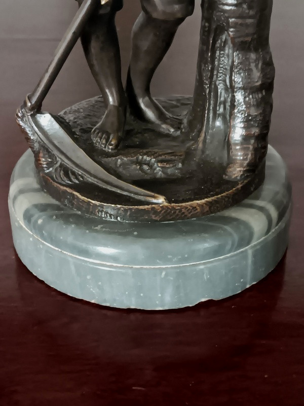 Le repos du faucheur jeune paysan en bronze sur son socle de marbre gris veiné-photo-6