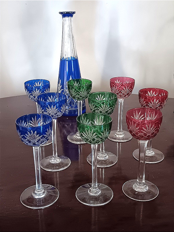 Cristallerie de Saint - louis Service à liqueur Massenet cristal taillé 3 couleurs différentes