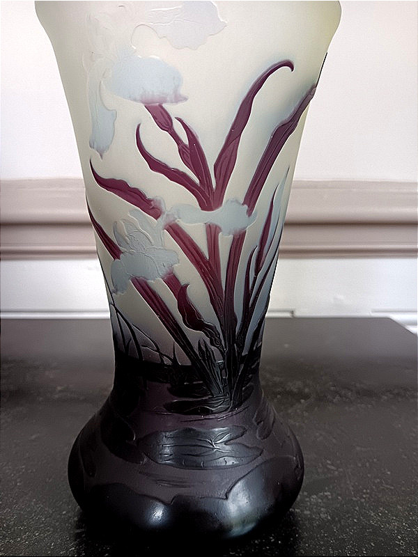 Vase Gallé Art nouveau aux iris et nénuphars-photo-2