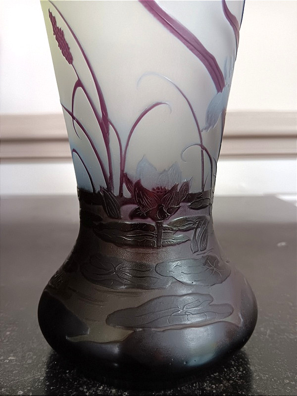 Vase Gallé Art nouveau aux iris et nénuphars-photo-1