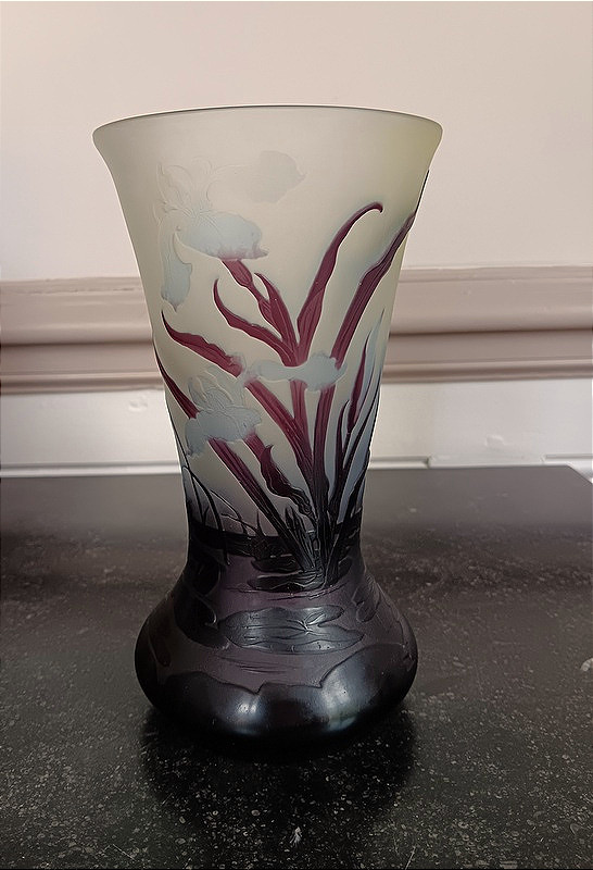 Vase Gallé Art nouveau aux iris et nénuphars