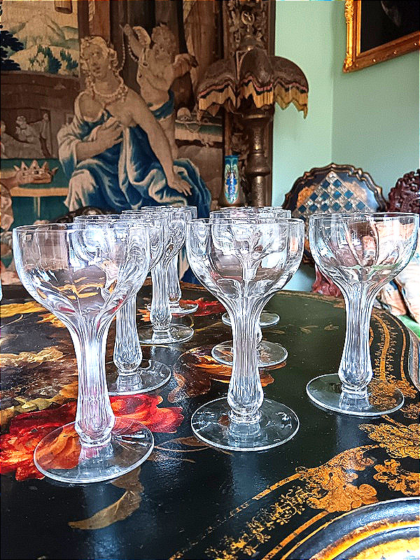 Beautiful Set Of 8 Champagne Glasses With Hollow Stems In Crystal 