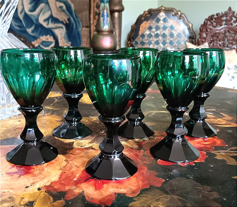 Belle suite De 7 verres En cristal taillé vert émeraude XIXème Siècle -photo-4