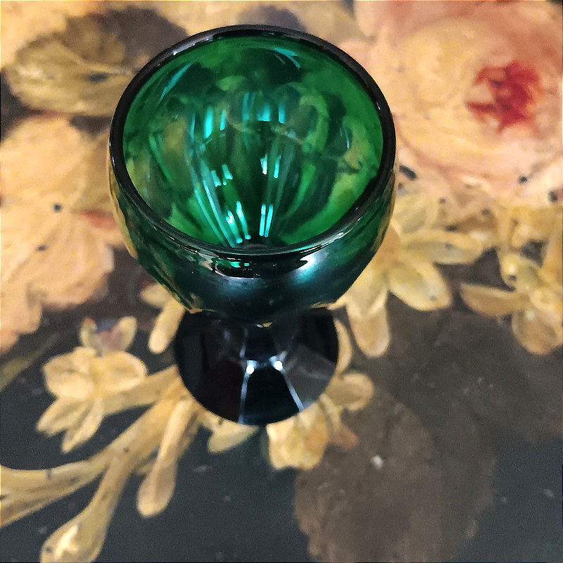 Belle suite De 7 verres En cristal taillé vert émeraude XIXème Siècle -photo-2