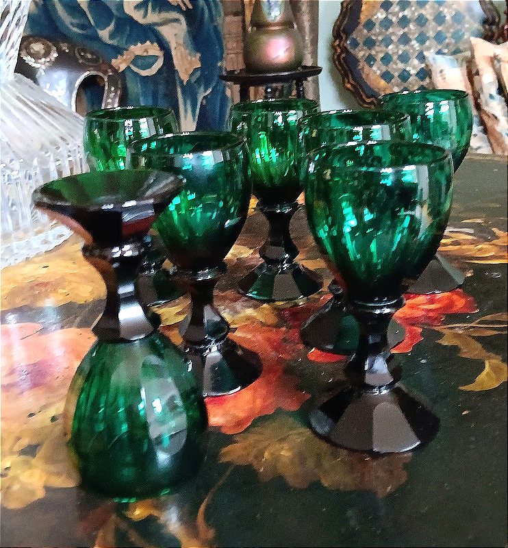 Belle suite De 7 verres En cristal taillé vert émeraude XIXème Siècle -photo-4