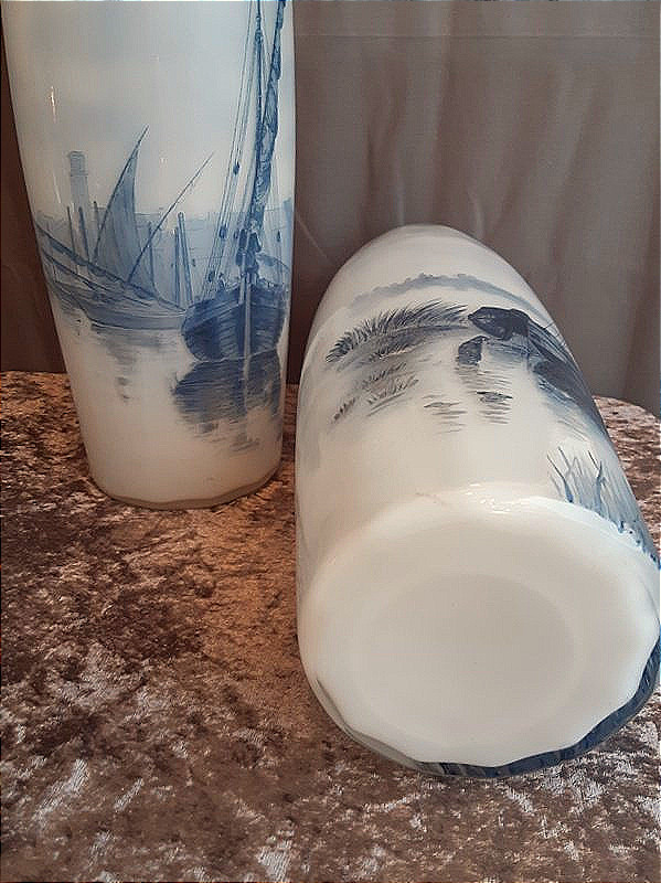 Legras Grande Et Belle Paire De Vases En Opaline verre Décor Delft émaillé De Bateau Et Moulin-photo-3
