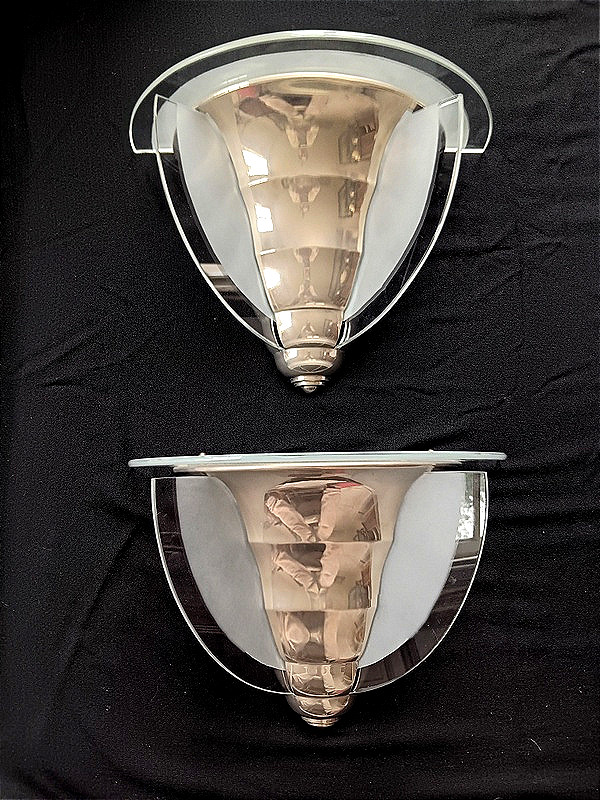 Pair Of Art Deco Modernist Wall Lights In Sandblasted Glass And Chrome-plated Metal