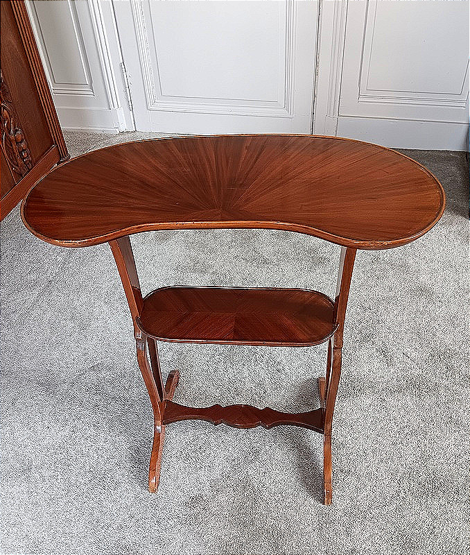 Kidney Table, Flying Table In Mahogany Marquetry