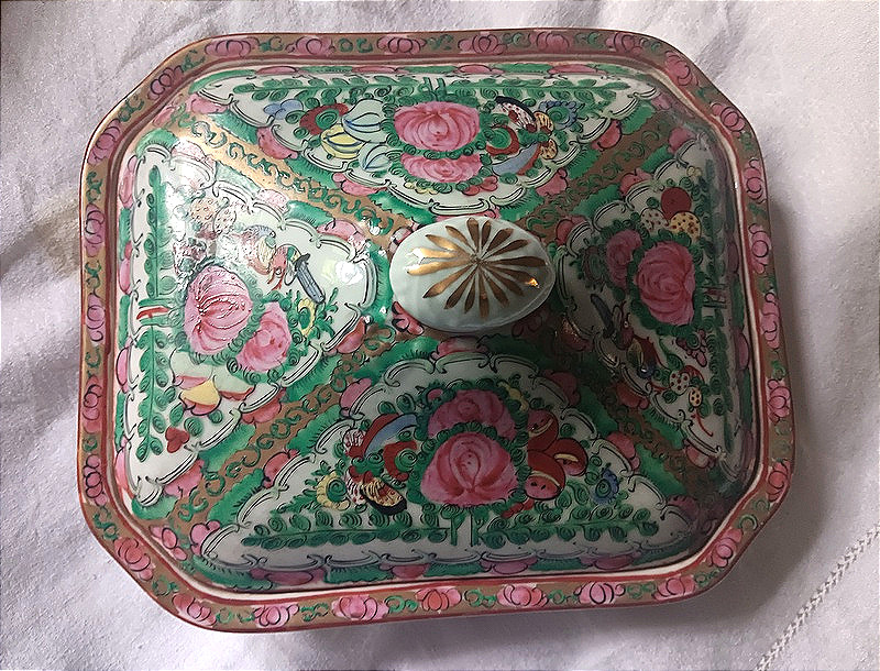 Plat couvert en porcelaine de Chine Canton 乾隆年製