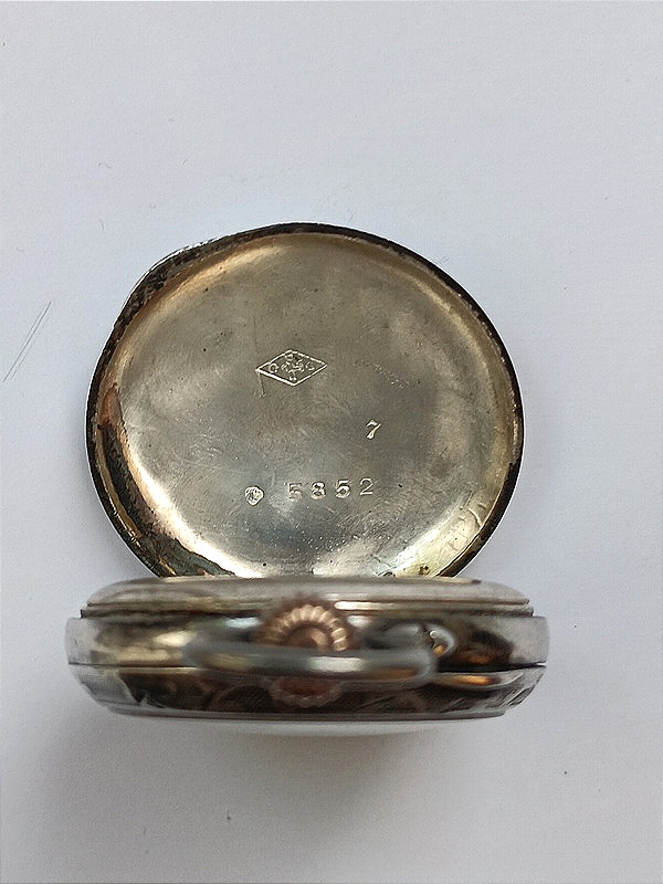 Montre à gousset pour femme en argent et vermeil à décor floral ciselé-photo-1
