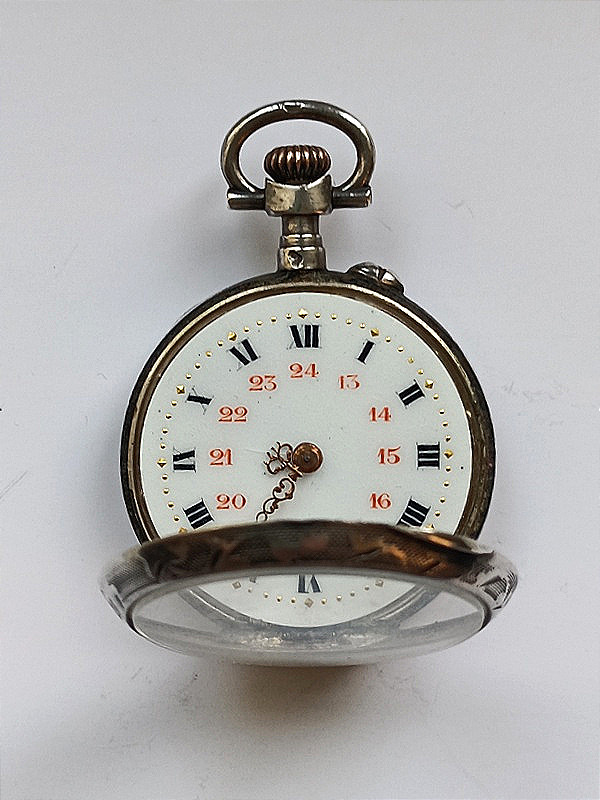 Montre à gousset pour femme en argent et vermeil à décor floral ciselé-photo-4