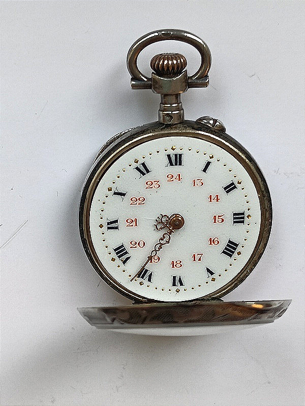Montre à gousset pour femme en argent et vermeil à décor floral ciselé-photo-5