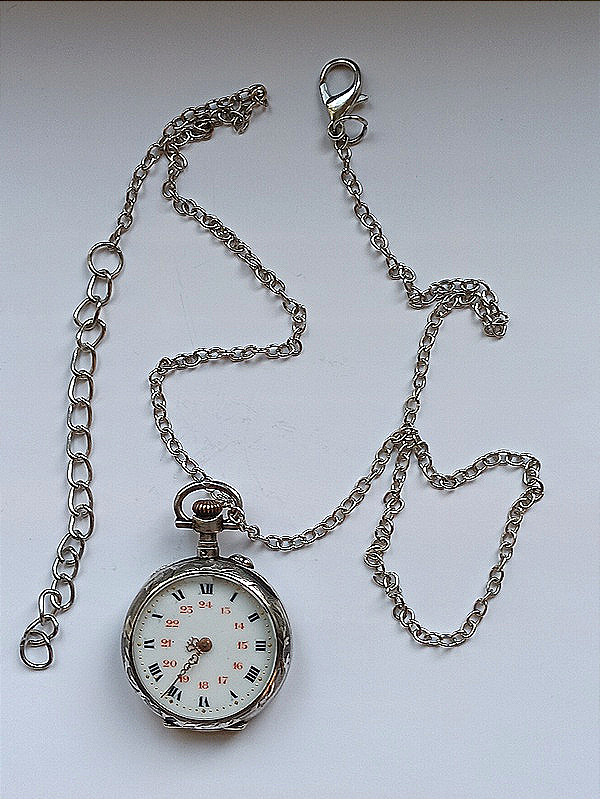 Montre à gousset pour femme en argent et vermeil à décor floral ciselé-photo-7