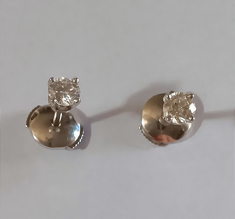 18k White Gold Diamond Stud Earrings