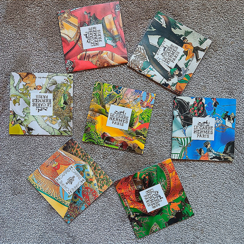 Ensemble de carnets publicitaires cartonnés de carrés Hermès