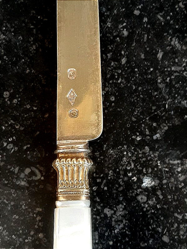 Cardeilhac époque 1819-1838 11 couteaux à dessert en argent vermeil et nacre -photo-4