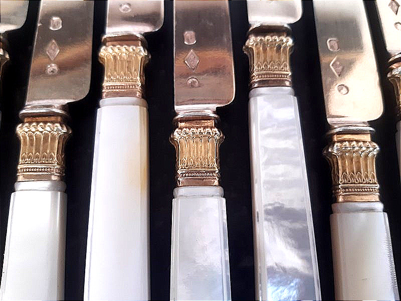 Cardeilhac époque 1819-1838 11 couteaux à dessert en argent vermeil et nacre -photo-1
