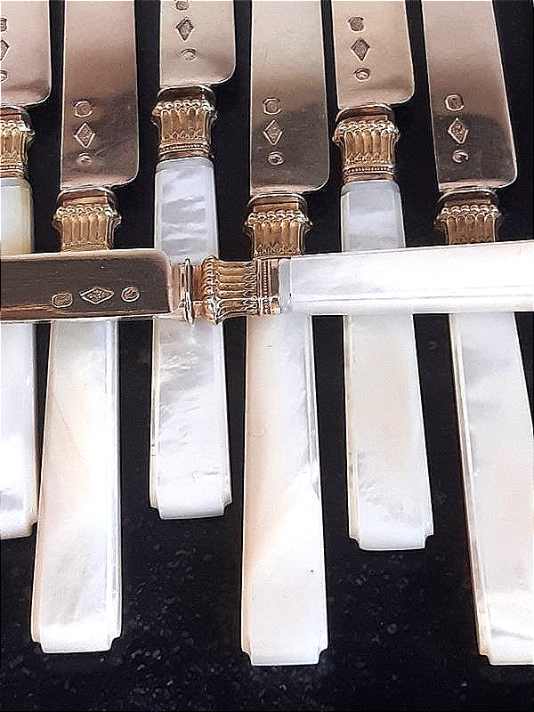 Cardeilhac époque 1819-1838 11 couteaux à dessert en argent vermeil et nacre -photo-2