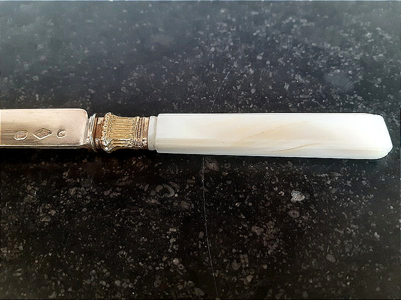 Cardeilhac époque 1819-1838 11 couteaux à dessert en argent vermeil et nacre -photo-4