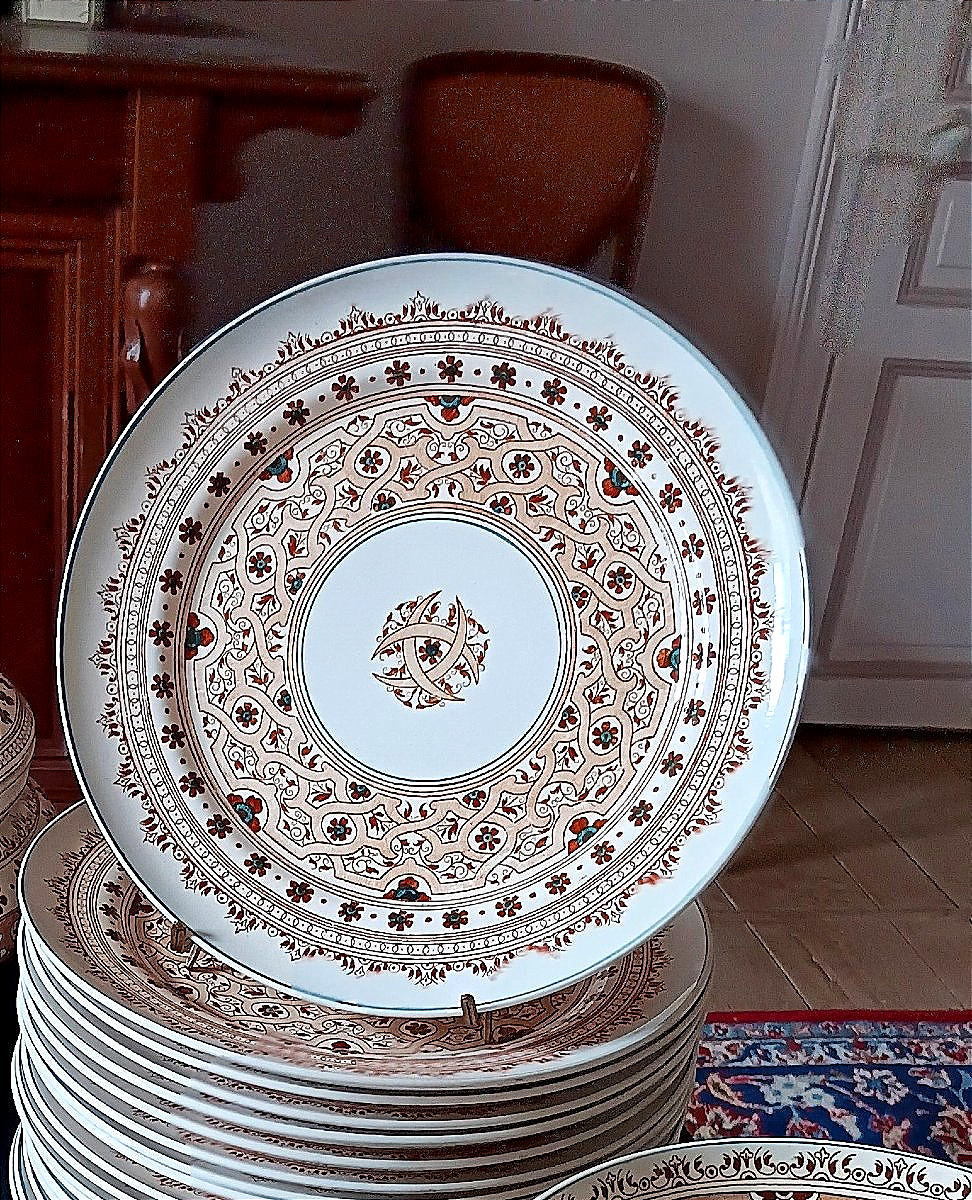 LONGWY modèle Henri II Service de 12 assiettes de table 