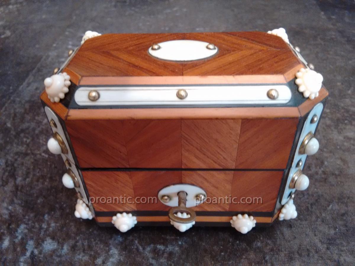 Coffret à senteurs en marqueterie de bois de rose et ivoire