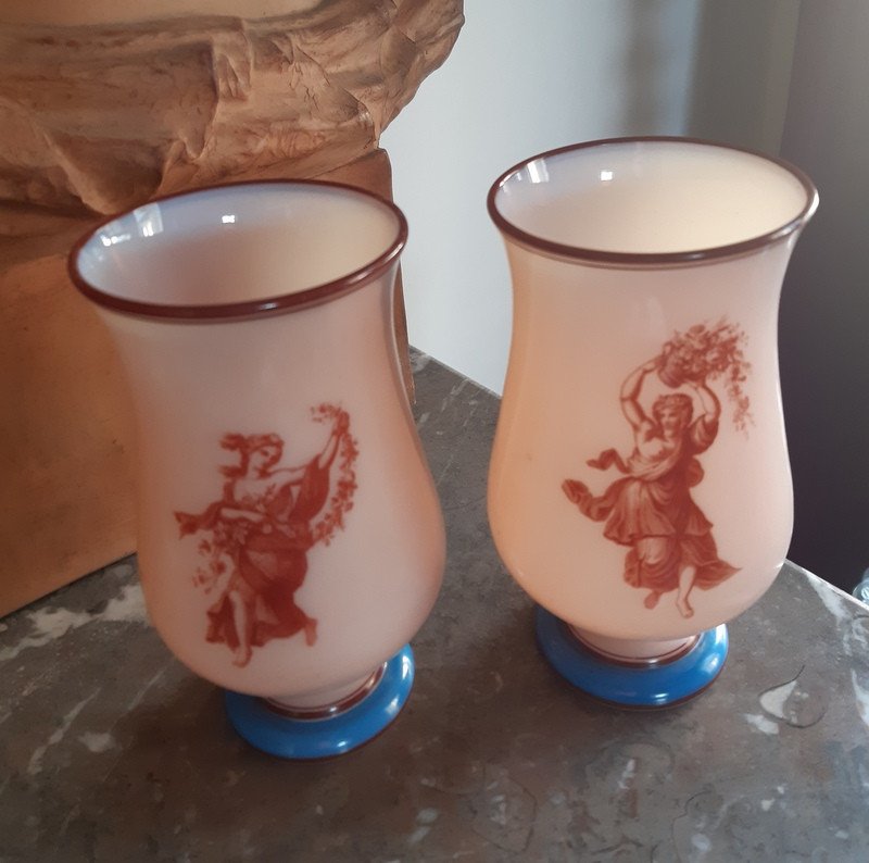 Paire De Vases Sur Piedouche En Opaline En Verre Soufflé émaillé De Femme à l'Antique Napoléon III  - XIXème siècle-photo-2