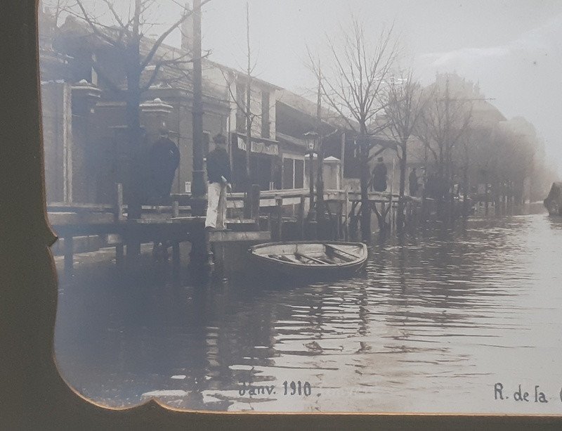 Old Photo The Flood Of The Seine In Paris In 1910-photo-1