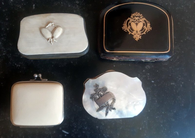 Set Of 4 Antique Purses In Ivory, Ivory, Mother-of-pearl And Brown Tortoiseshell Napoleon III