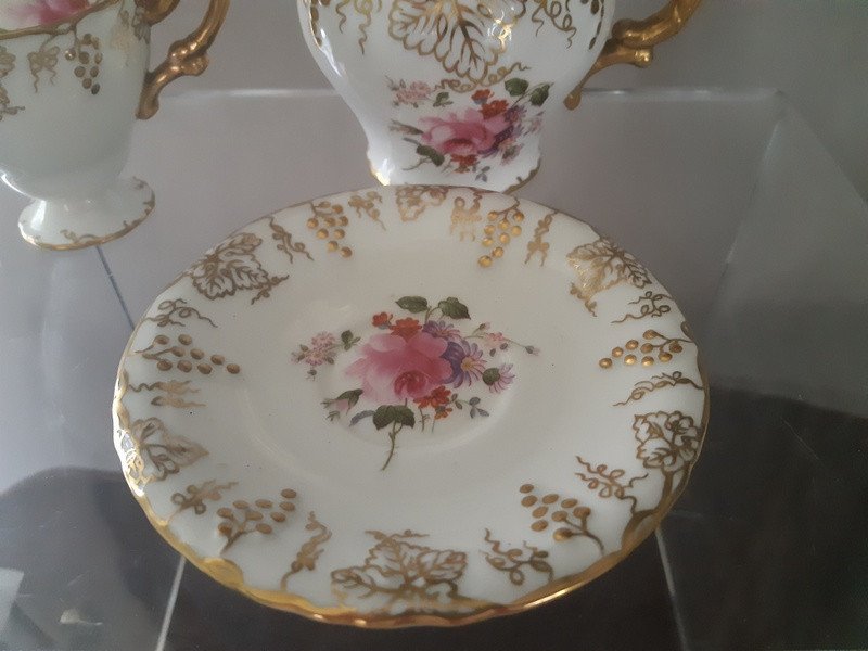 Royal Crown Derby Tasse Sous-tasse Et Pot à Lait En Porcelaine Modèle Vigne Vine Style Napoléon III-photo-4