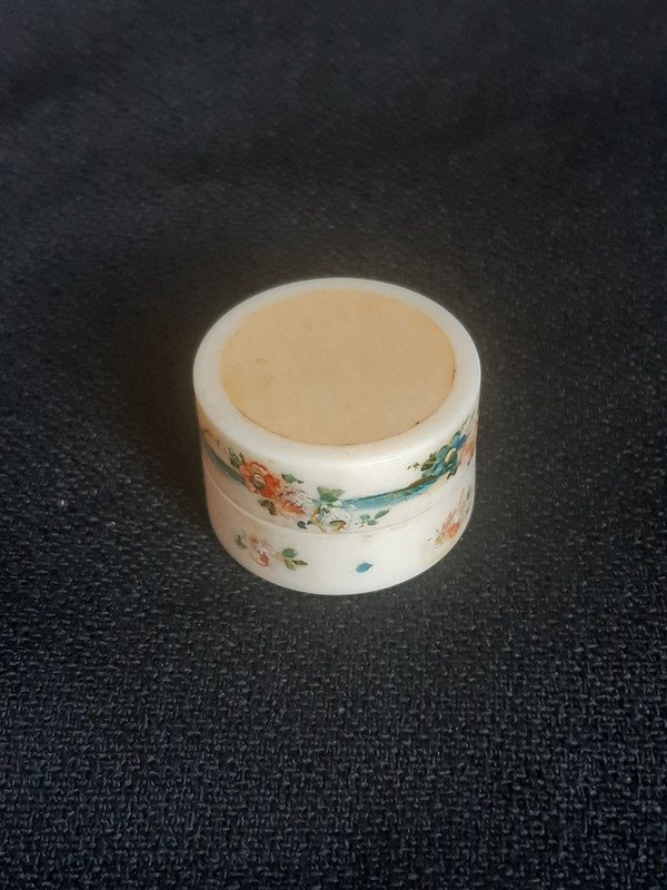 Petite Boite à Onguent à Mouches à fard pour la toilette Ou à Pilules Miniature En Ivoire Fin XVIIIème-photo-1