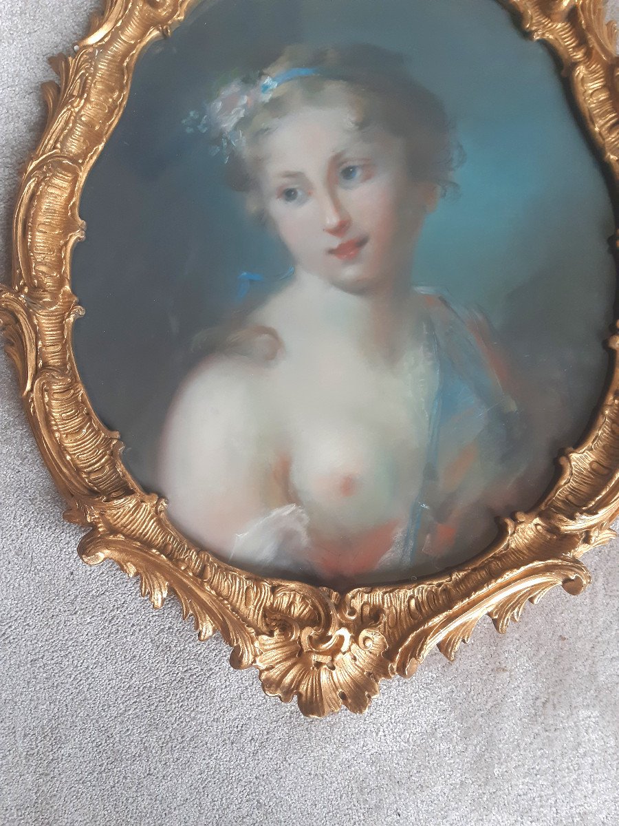 Délicieux Portrait De Jeune Femme Au Pastel Avec Son Cadre Rocaille XVIIIème Siècle-photo-3