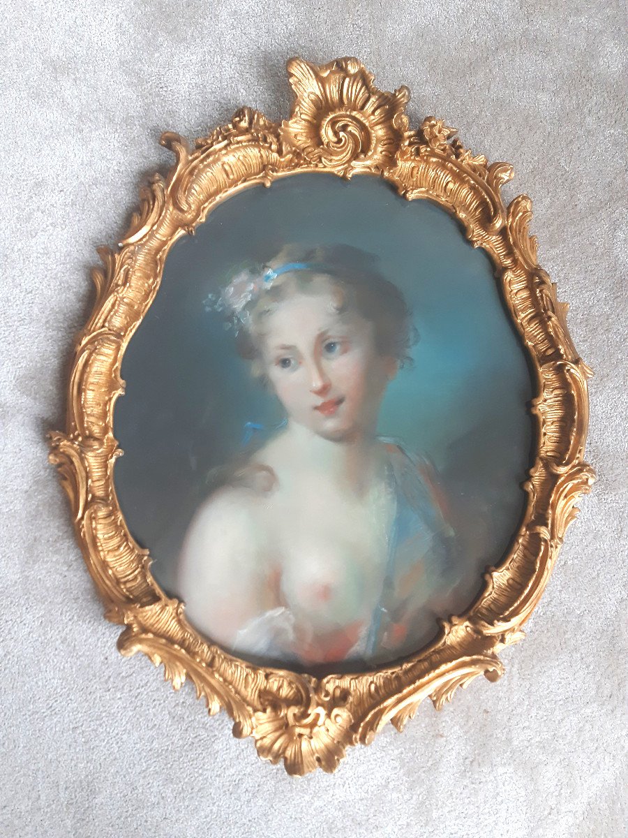 Délicieux Portrait De Jeune Femme Au Pastel Avec Son Cadre Rocaille XVIIIème Siècle
