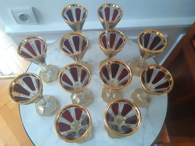 Beautiful Suite Of 12 Cut Crystal Moser Glasses Decorated With Ruby Cabochons And Bohemian Gold Patterns XIXème-photo-3