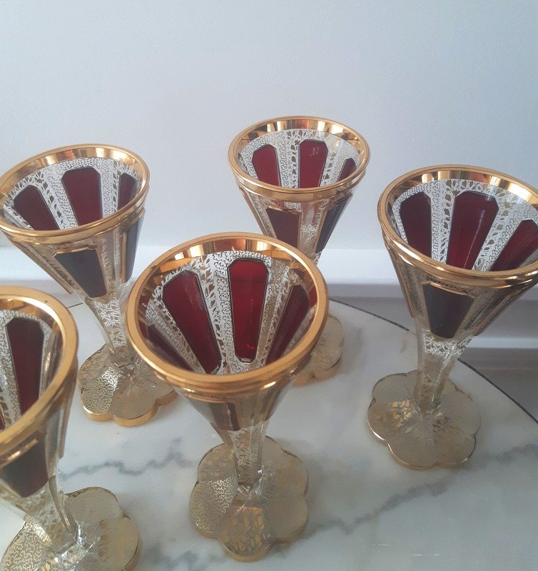 Belle Suite De 12 Verres service de verres Moser Bohême En Cristal Taillé et or verre à Décor De Cabochons Rubis Et Motifs à l'Or  XIXème -photo-6