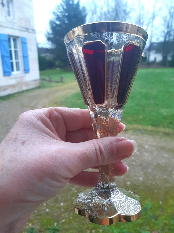 Belle Suite De 12 Verres service de verres Moser Bohême En Cristal Taillé et or verre à Décor De Cabochons Rubis Et Motifs à l'Or  XIXème 