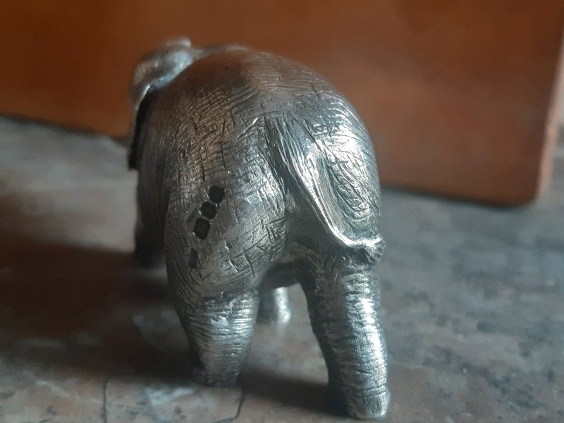 Adorable Petit éléphant sculpture  presse-papier sujet animalier en Argent Massif Au Lion Passant Orfèvre Ac & C° Londres 100 g-photo-1