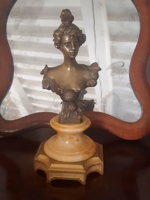 Pablo Rigual (1863-1917) Ravissant Buste De Jeune Femme En Bronze Art Nouveau Socle En Marbre Jaune vers 1900