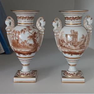  Dlg De Sèvres Elégante Paire De Vases Empire Sur Piedouche En Porcelaine Paysage De Ruines antiques