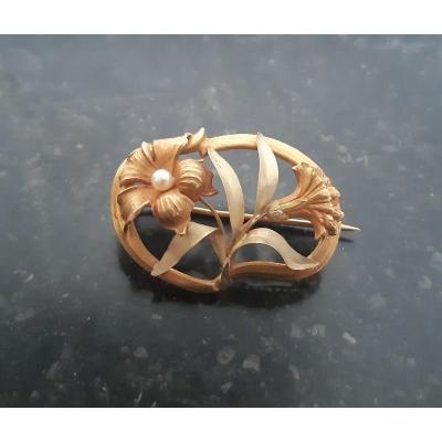 18k Gold Brooch Decorated With Flowers From The Art Nouveau Period Circa 1900